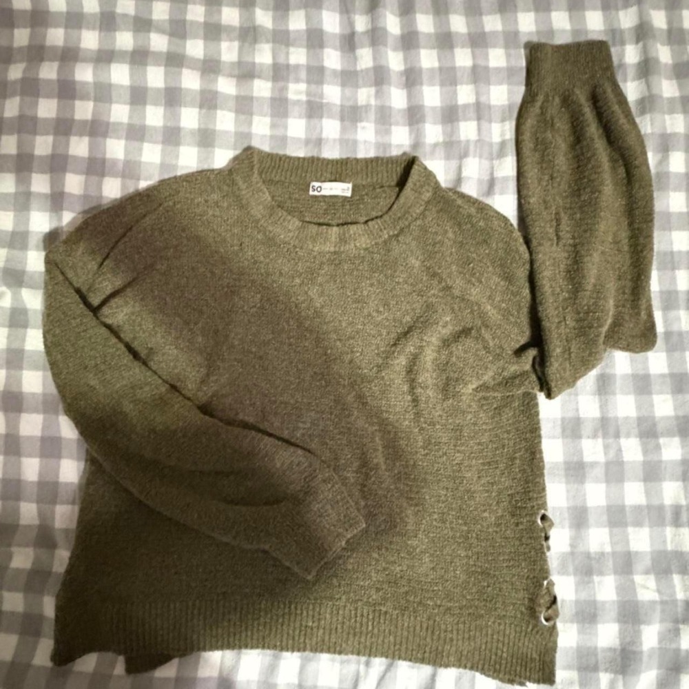 SO Goods for Life Olive Green Fuzzy Knit Ring Detail Sweater Medium